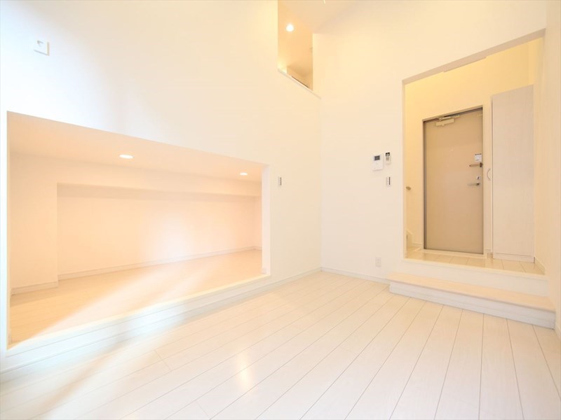 居室・リビング　洋室5.7帖　ロフト4.7帖（収納でも寝室でも使えます）