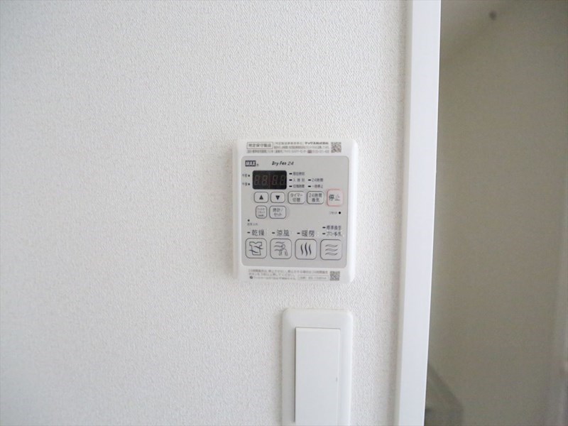 その他設備　浴室暖房乾燥機付き