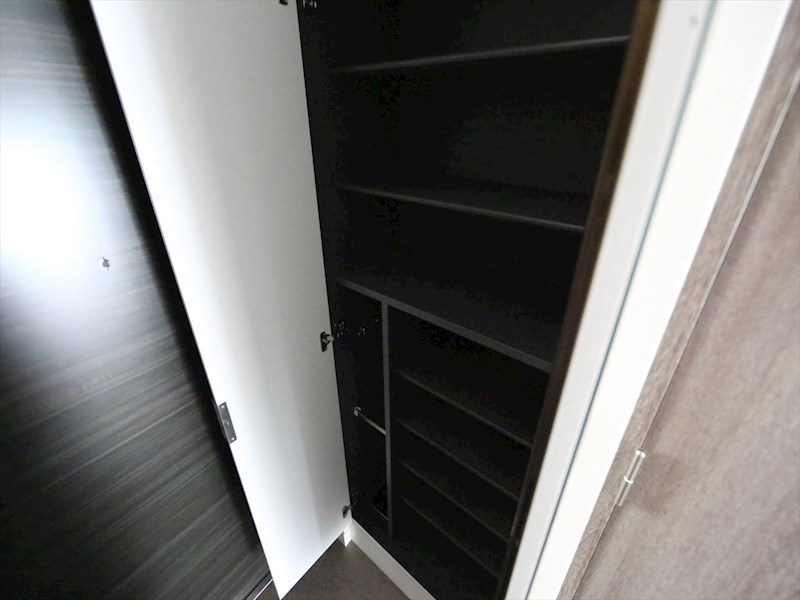 玄関　玄関　シューズボックス付（収納充実してます）