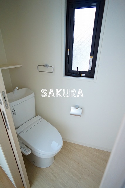 トイレ　嬉しい温水洗浄便座♪