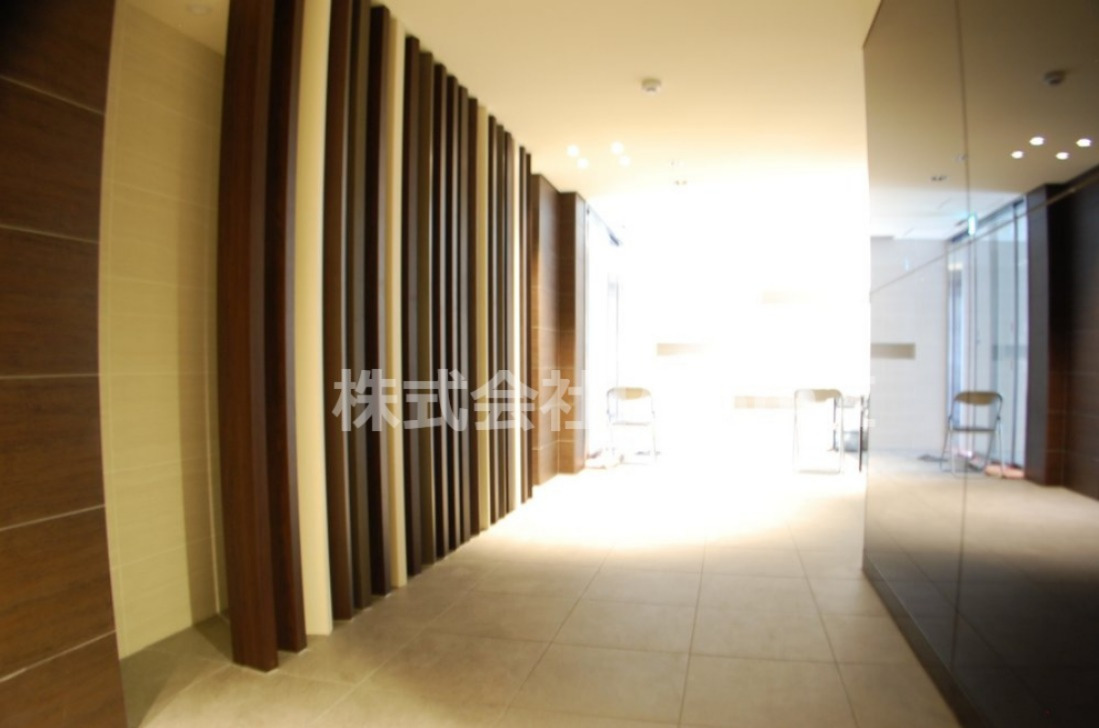 エントランス　ゆとりのあるエントランスです