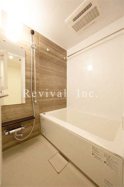 バス・シャワールーム　追い焚き・浴室乾燥完備でございます