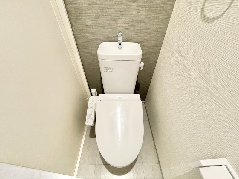 トイレ　温水洗浄暖房便座付トイレ