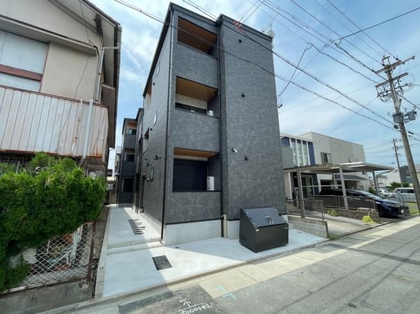 建物外観　外観　オートロック付　宅配ＢＯＸ有り