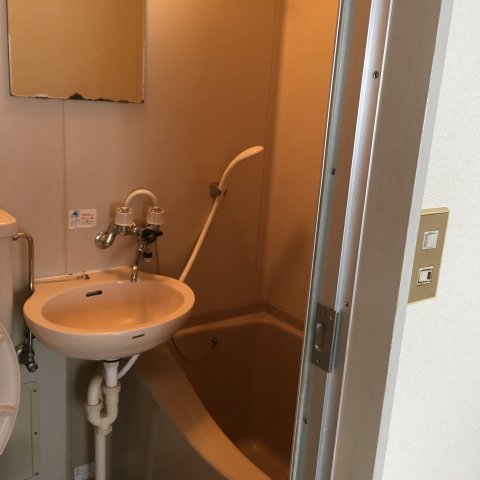 バス・シャワールーム　シンプルなユニットバスです！