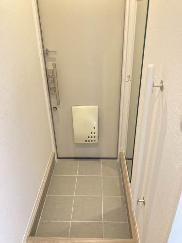 玄関　別号室の写真です（反転）