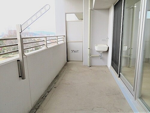 バルコニー　南向きバルコニー・スロップシンク　※2019年2月撮影