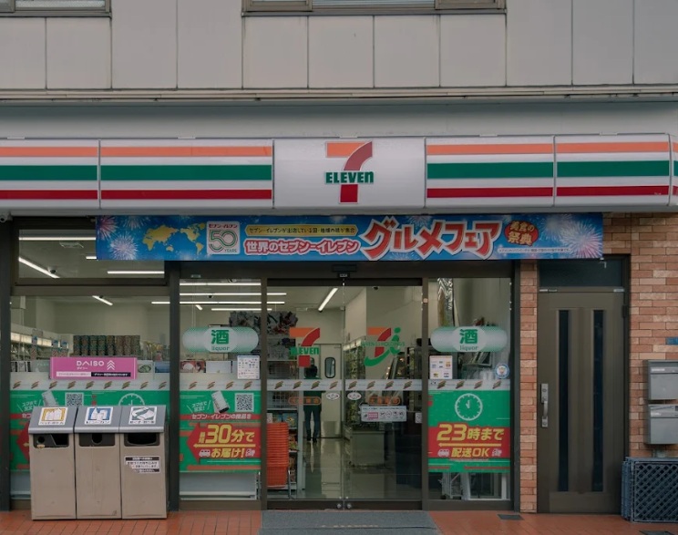 コンビニ　セブンイレブン 大森東店（コンビニ）まで317m