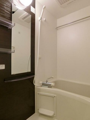 バス・シャワールーム　浴室乾燥機付きバス。