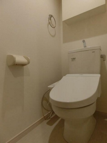 トイレ　温水洗浄便座。