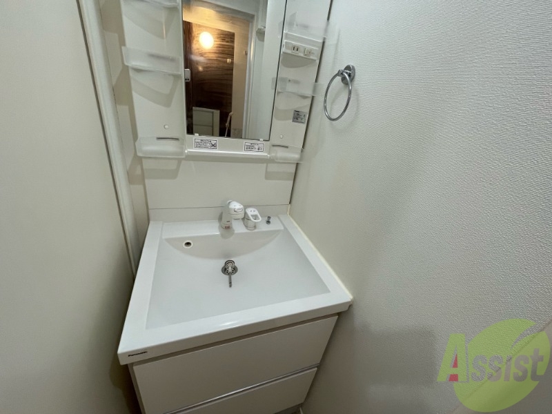 洗面設備　こちらは洗面台になります。シャンプードレッサー仕様です。