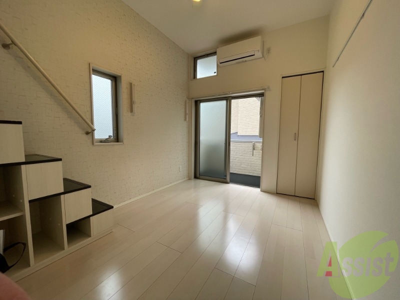 居室・リビング　こちらはリビングになります。広々としたお部屋です。