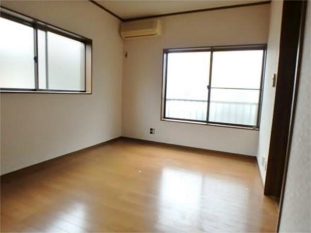 居室・リビング　２面採光の明るいお部屋です