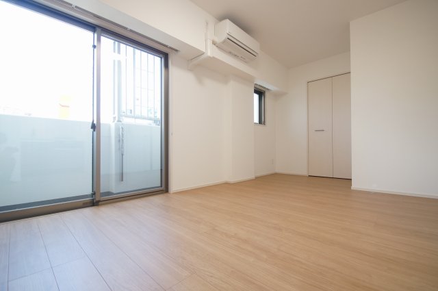 居室・リビング　洋室8.2帖の広いお部屋です。