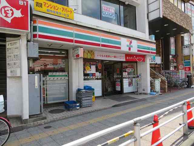 コンビニ　セブンイレブン（コンビニ）まで650m