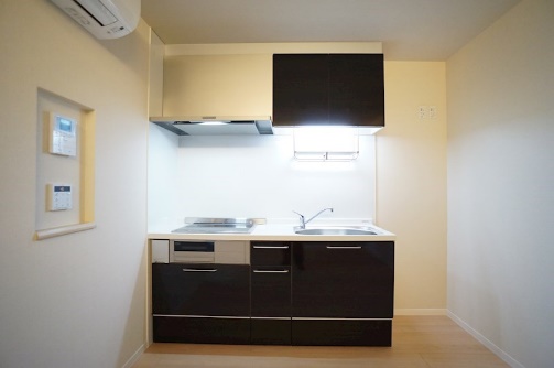 キッチン　システムキッチンはIH3口ヒーター・グリル付き