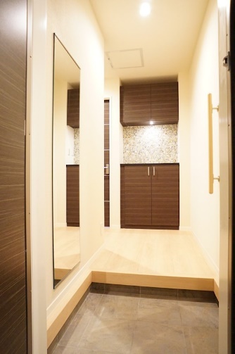 玄関　全身ミラー♪大容量のシューズBOX