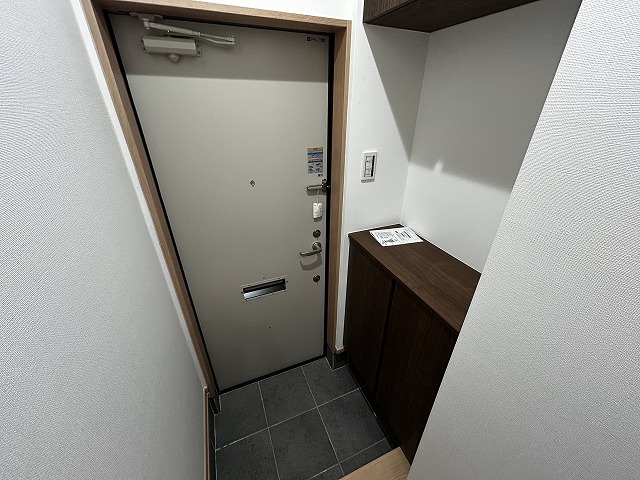 玄関　シューズボックス、収納棚付　玄関