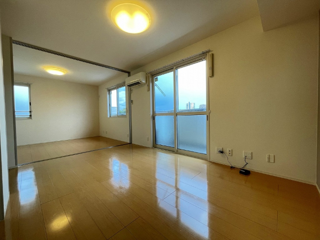 居室・リビング　※反転タイプのお部屋です。