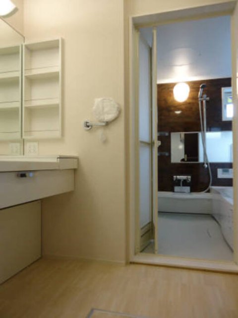 バス・シャワールーム　同物件別号室の写真です。