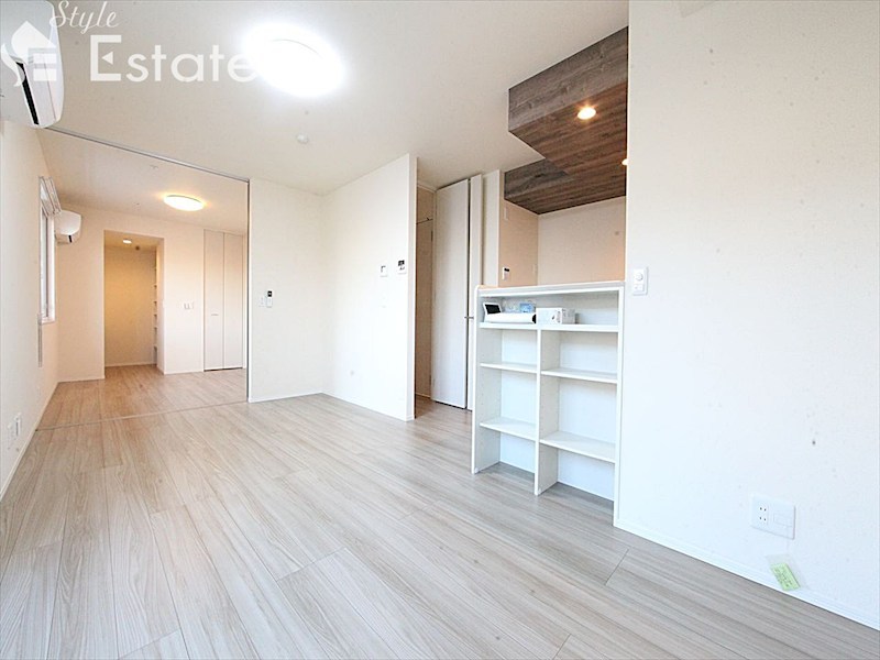 居室・リビング　内装