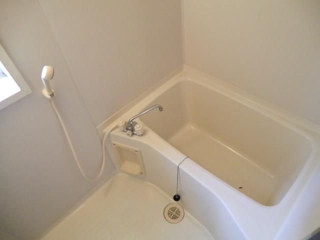 バス・シャワールーム　換気窓あり