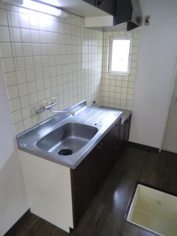 キッチン　換気窓　床下収納あり