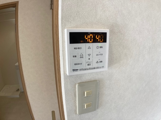 その他設備　給湯器のリモコンです