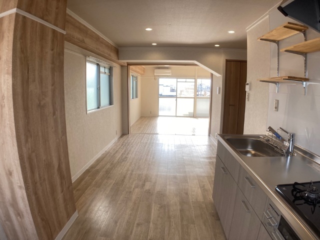 その他部屋・スペース　窓が多く明るいお部屋です