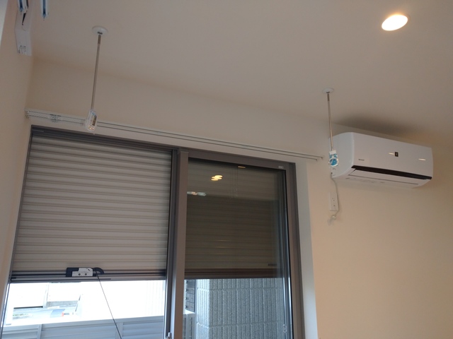 その他　★防犯シャッター　室内物干しフック★