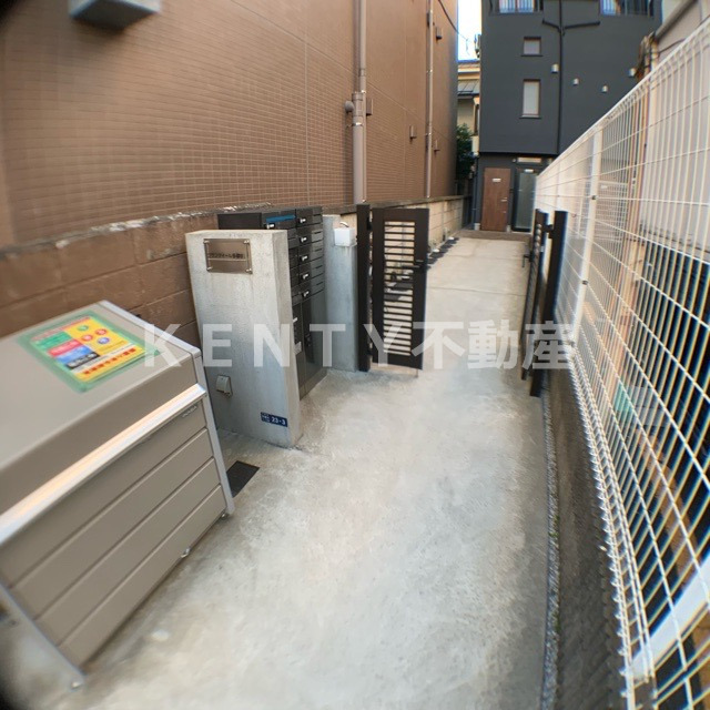 エントランス　落ち着いたエントランスです