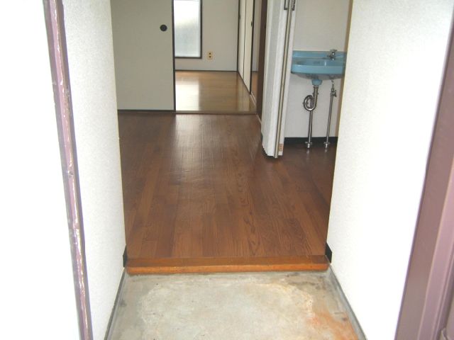 玄関　退去予定の為、参考写真です。
