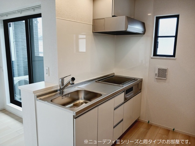 キッチン　IH3口コンロ完備（グリル付き）