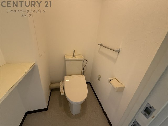 トイレ　温水洗浄便座付きのトイレです♪