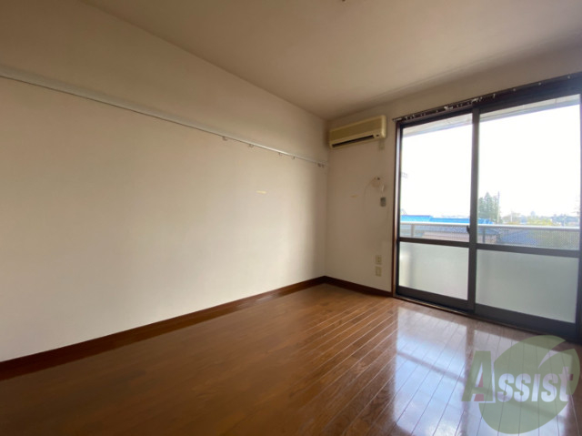 居室・リビング　陽の光が差し込む明るいお部屋は気持がいいですね～