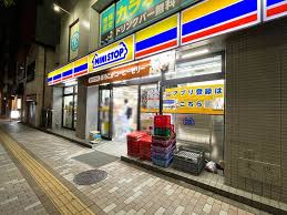 コンビニ　ミニストップ女子大前店（コンビニ）まで383m