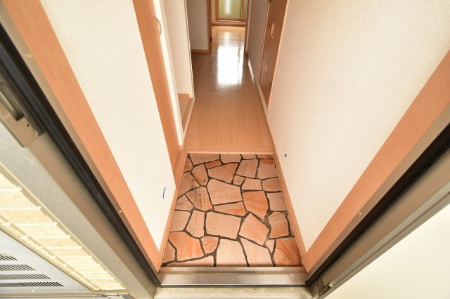 玄関　※参考写真