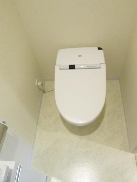 トイレ　★温水洗浄機能付き★