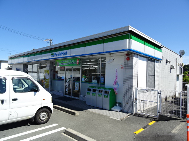 コンビニ　ファミリーマート（コンビニ）まで2646m