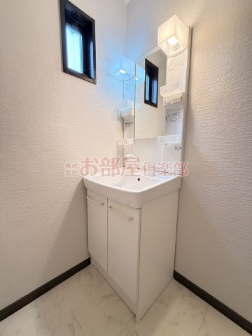 洗面設備　コンパクトで使いやすい洗面所