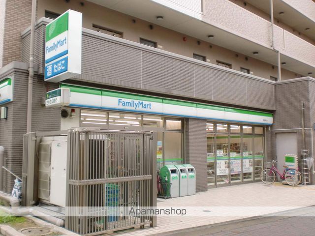 コンビニ　ファミリーマート（コンビニ）まで48m