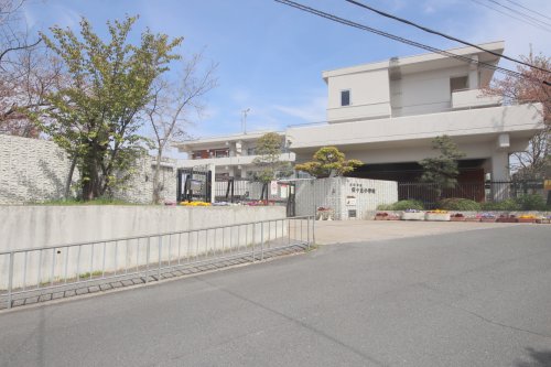 小学校　生駒市立桜ヶ丘小学校（小学校）まで1207m