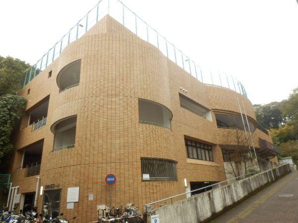 図書館　横浜市南図書館（図書館）まで295m