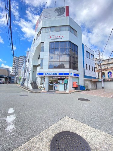 コンビニ　ローソン JR宝塚駅前店（コンビニ）まで724m