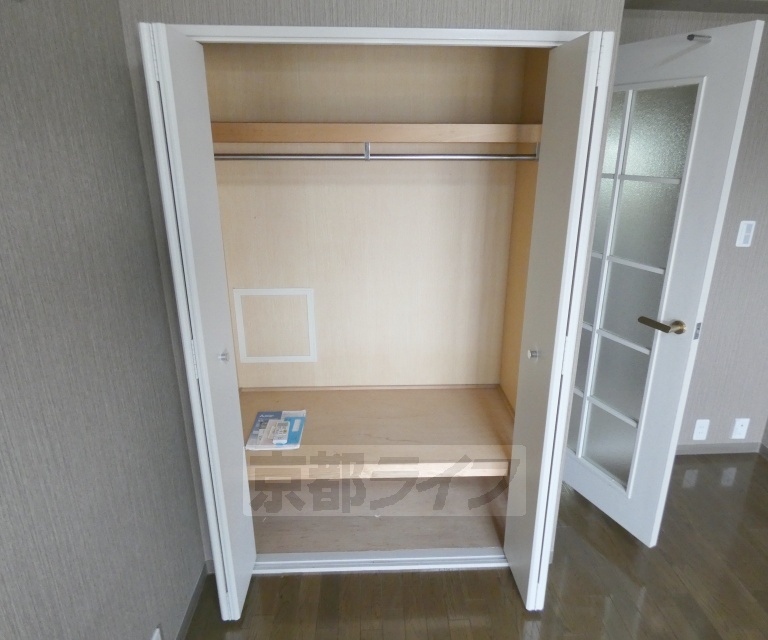 トイレ　上には棚も付いています！