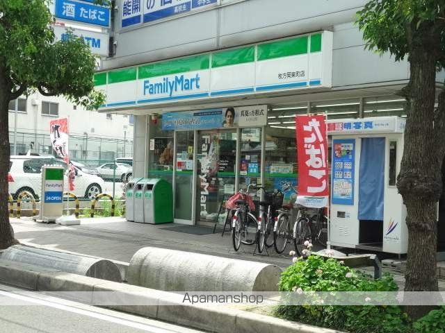 コンビニ　ファミリーマート（コンビニ）まで1726m
