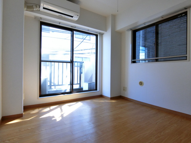 居室・リビング　角部屋です！洋室6帖