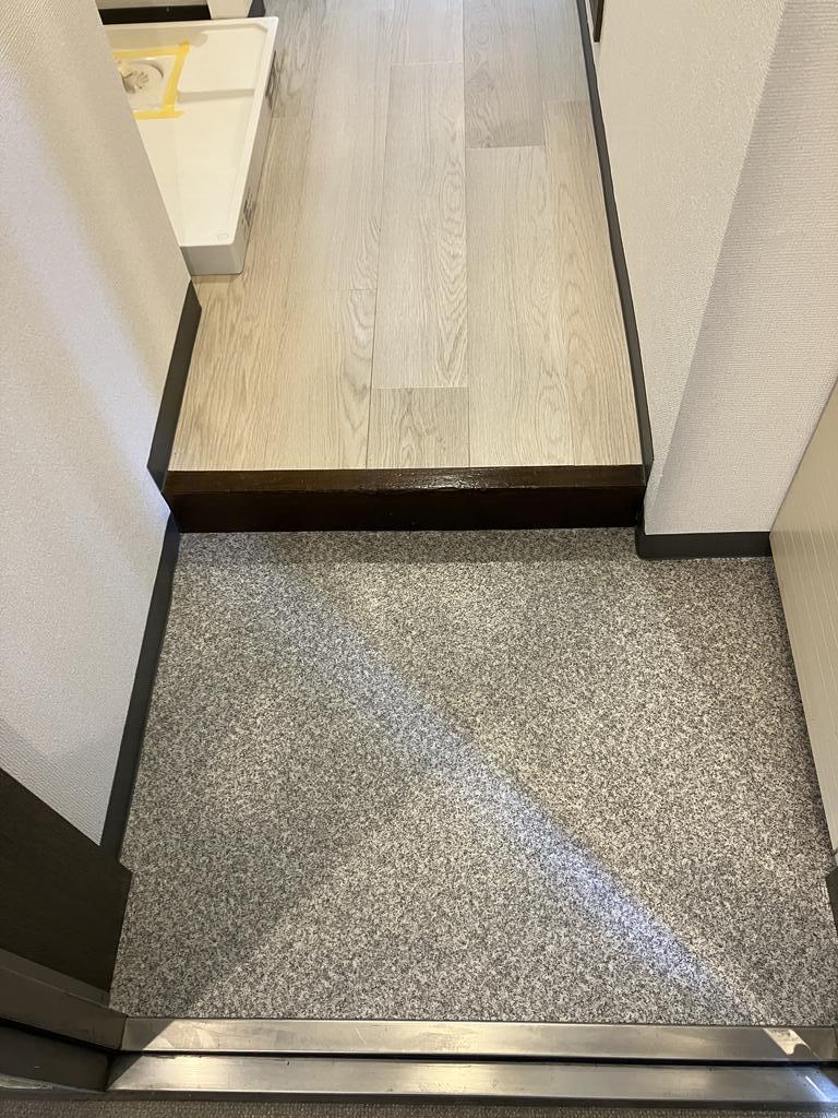 玄関　掲載写真は別のお部屋のお写真になります。