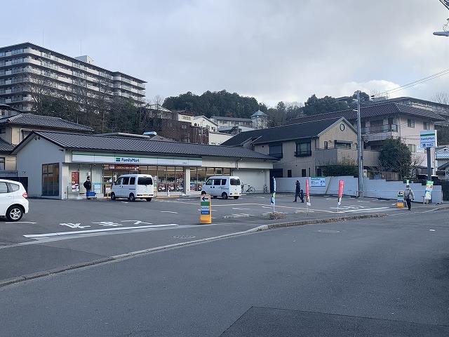 コンビニ　ファミリーマート京都原谷店（コンビニ）まで130m