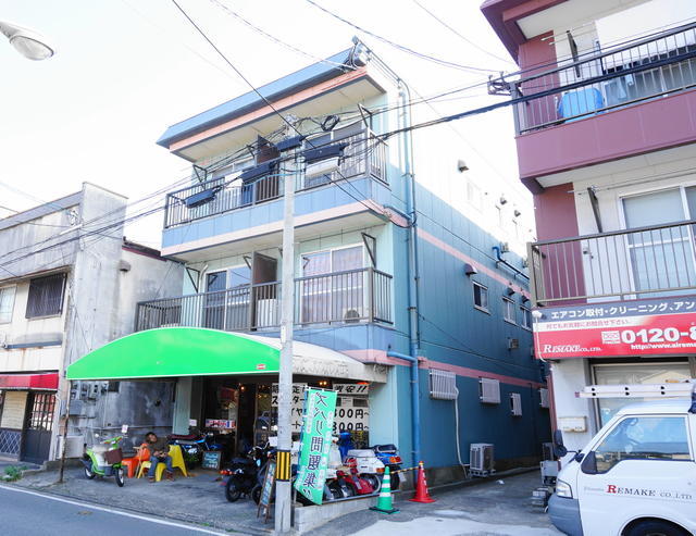 その他　【外観写真】１Ｆはバイク屋さんです
